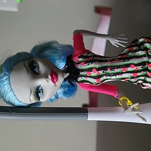 2008 Rare Monster High Ghoulia Yelps Skulltimate Roller Maze doll Great conditon - Picture 2 of 13